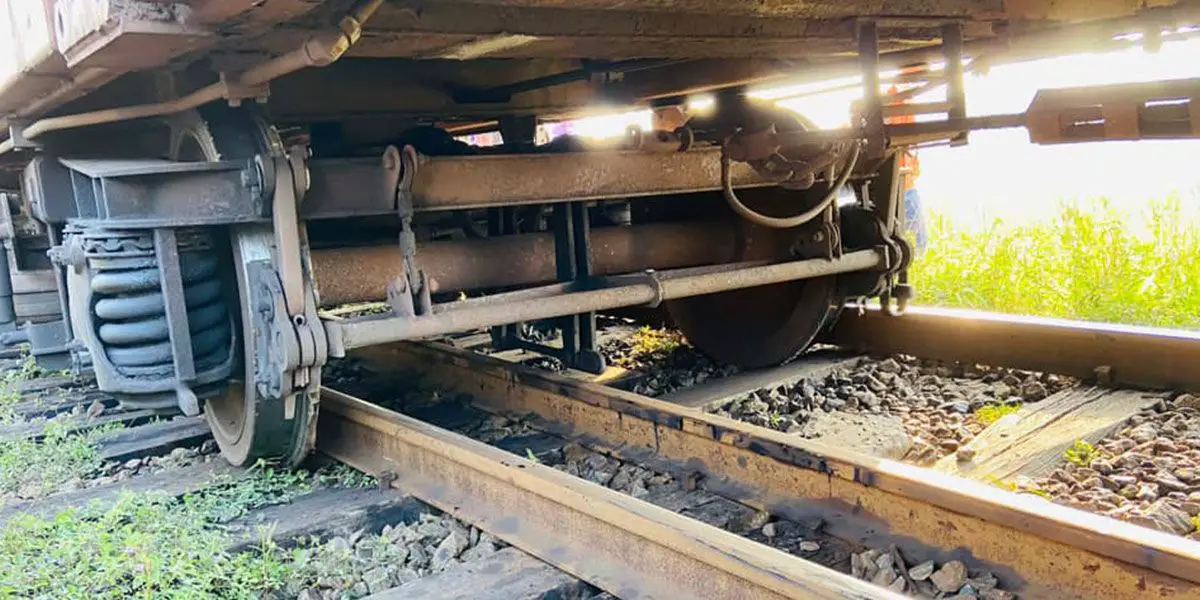 Train No 4859 Derailed at Veyangoda