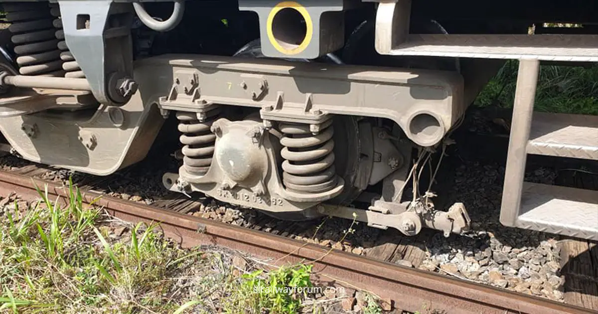 Podi Manike Express Train Derailed
