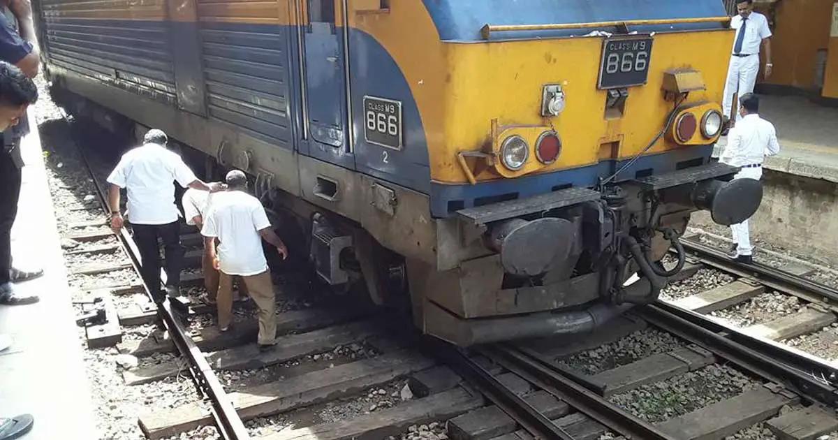 Class M9 866 Derailed at Colombo Fort
