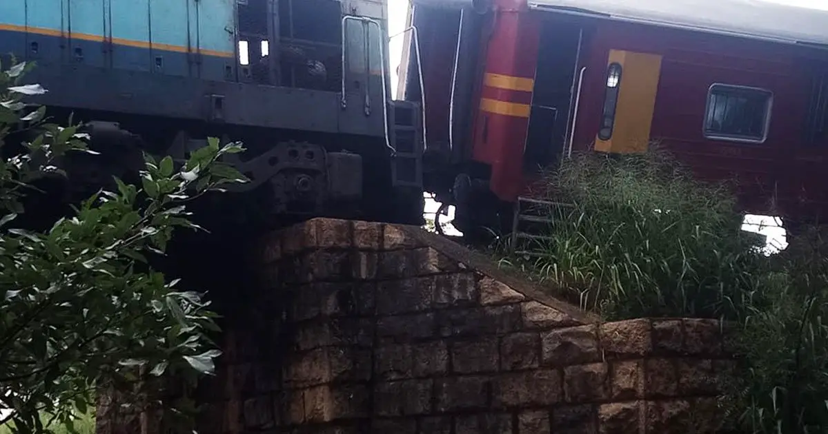 Meenagaya Intercity Express Train Derailed