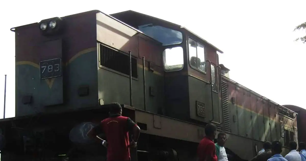 Meenagaya Intercity Train Hits an Elephant in Kadawathmaduwa