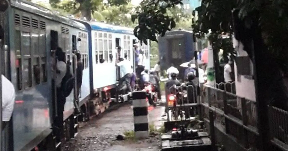 Train Compartments Detached on KV Line