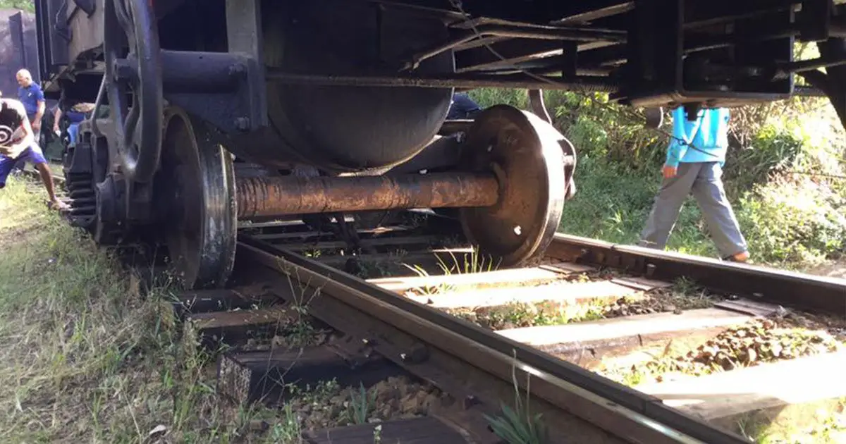 Kandy - Badulla Mixed Train Derailed Near Perakumpura