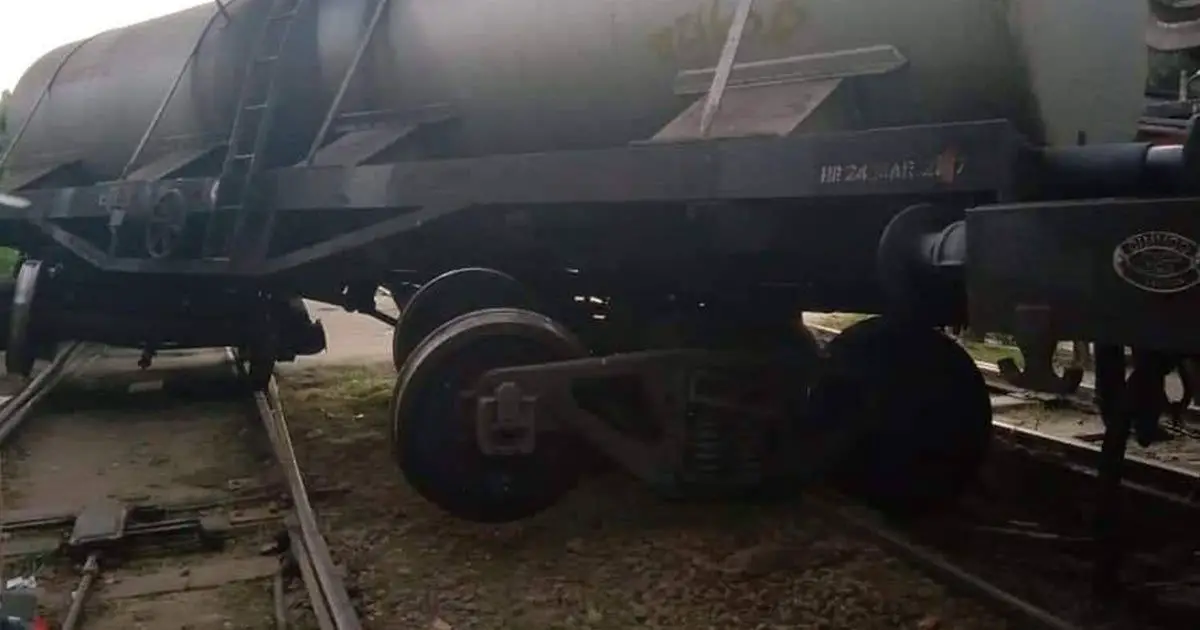 Oil Train Derailed at Peradeniya Junction