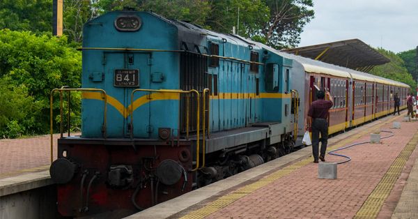 Yal Rani Train