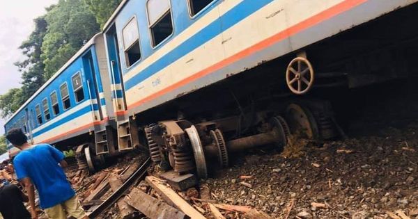 Yal Devi Express Train Derailed Near Galgamuwa