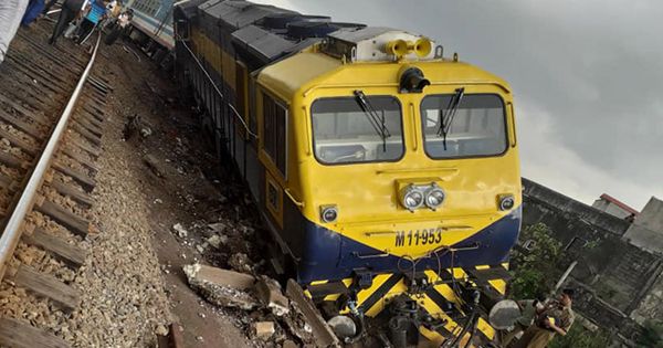 Class M11 953 Derailed at Maradana