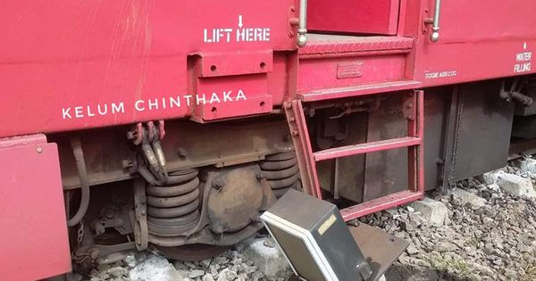 Beliatta Weekend Express Train Derailed