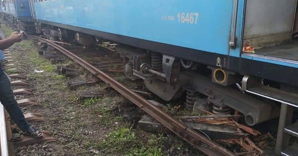 Udarata Menike Train Derailed at Watagoda